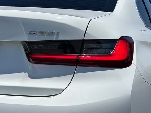 Used 2022 BMW 330i Sedan w/ Premium Package image 26