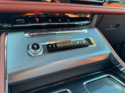 Certified 2025 Lincoln Aviator Reserve w/ Equipment Group 201A image 17