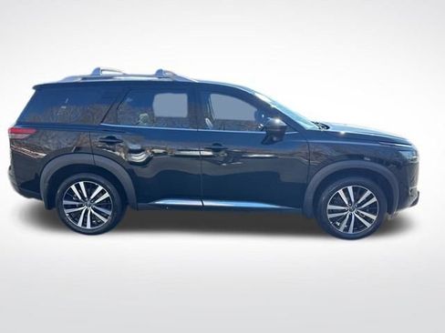 Used 2024 Nissan Pathfinder Platinum w/ Cargo Package image 6