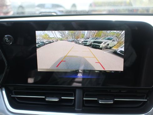 Used 2024 Chevrolet Trax LT w/ LT Convenience Package image 28