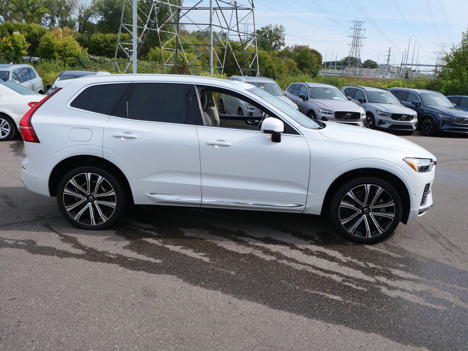 Certified 2023 Volvo XC60 T8 Ultimate w/ Climate Package AWD/4WD image 8