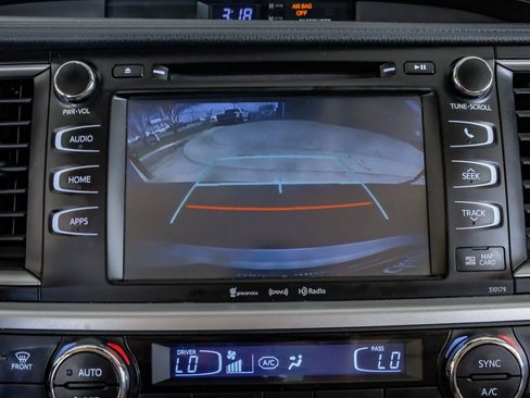 Used 2018 Toyota Highlander XLE image 20