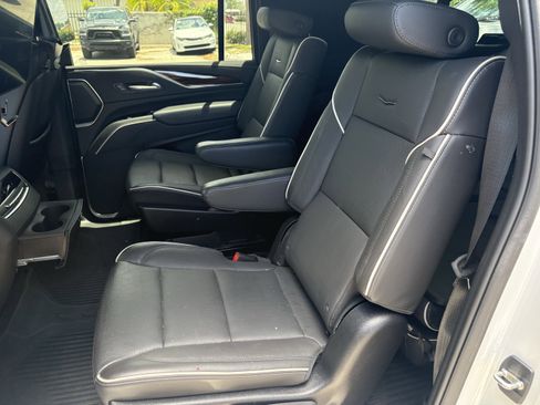 Used 2024 Cadillac Escalade ESV Premium Luxury w/ Performance Package AWD/4WD image 9