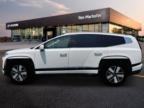 New 2026 Hyundai Ioniq 9 SEL image 3