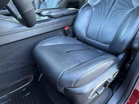 Used 2024 Jeep Wagoneer Series II w/ Flexible Seating Group RWD image 14