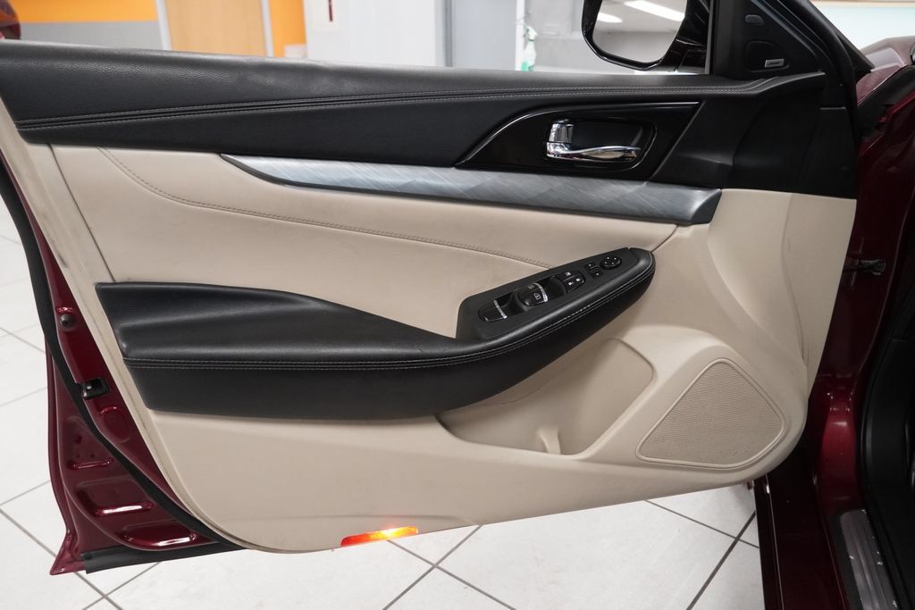 Used 2018 Nissan Maxima 3.5 SL FWD image 17