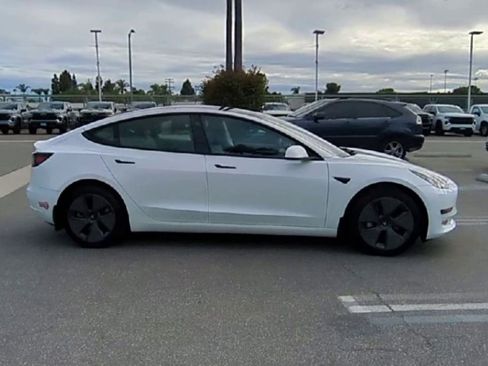Used 2023 Tesla Model 3 Standard Range RWD image 9