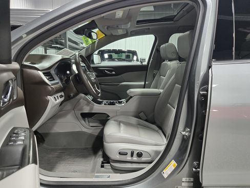 Certified 2023 GMC Acadia SLT w/ Technology Package image 12