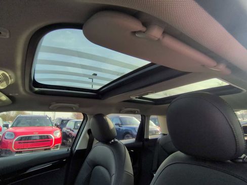 Certified 2023 MINI Cooper 4-Door Hardtop w/ Multitone Edition image 20