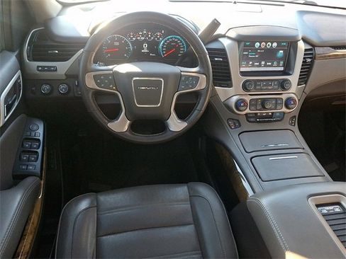 Used 2017 GMC Yukon Denali image 12