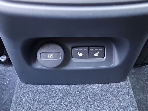 New 2025 Volvo XC40 B5 Plus w/ Protection Package Premier image 12