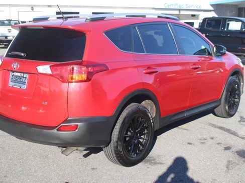 Used 2015 Toyota RAV4 LE image 7
