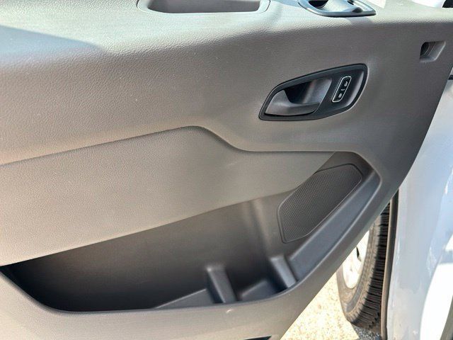Used 2023 Ford E-Transit Medium Roof RWD image 18