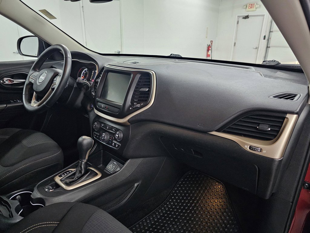 Used 2015 Jeep Cherokee Latitude w/ Comfort/Convenience Group FWD image 13