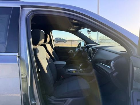 Used 2023 Chevrolet Traverse LT image 11