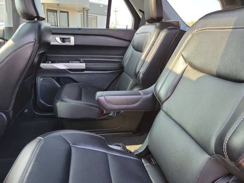 Used 2024 Ford Explorer Limited w/ Equipment Group 301A AWD/4WD image 12