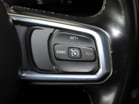 Used 2019 Jeep Wrangler Unlimited Sahara image 15