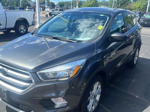 Used 2017 Ford Escape SE w/ SE Cold Weather Package AWD/4WD image 13