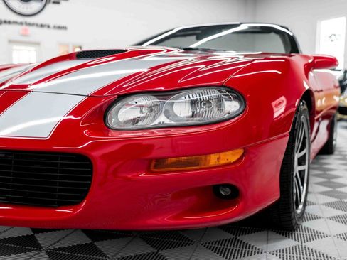 Used 2002 Chevrolet Camaro Z28 w/ SS Performance/Appearance Pkg RWD image 12
