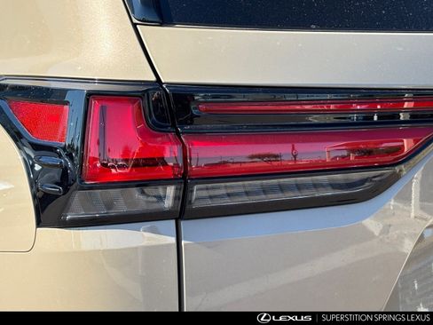 Used 2025 Lexus LX 700h Overtrail image 9