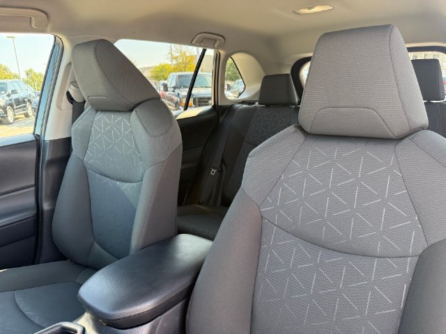 Used 2025 Toyota RAV4 XLE FWD image 12