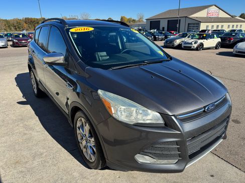 Used 2016 Ford Escape SE w/ Equipment Group 201A image 3