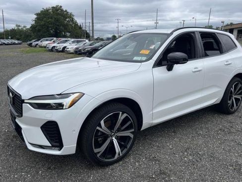 Used 2024 Volvo XC60 B5 Ultimate w/ Protection Package Premier AWD/4WD image 3