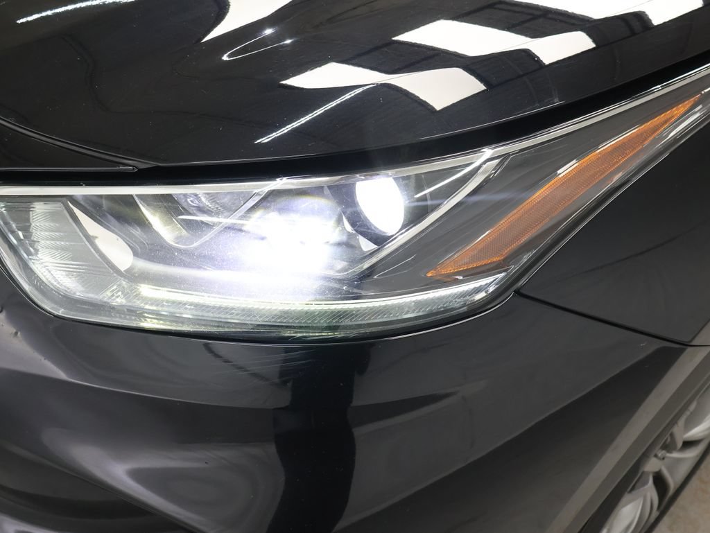Used 2021 Toyota Highlander Platinum AWD/4WD image 30