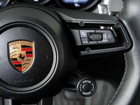 Certified 2026 Porsche Macan AWD/4WD image 11