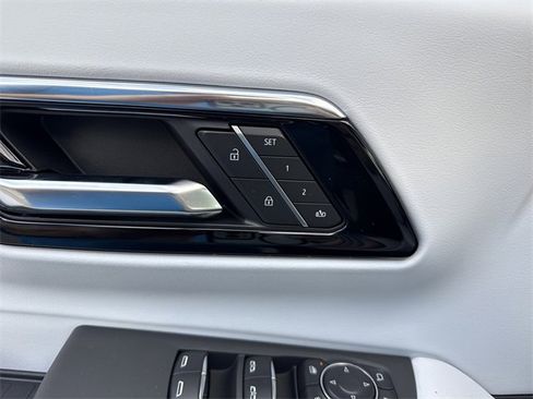 New 2026 Chevrolet Suburban Premier image 12