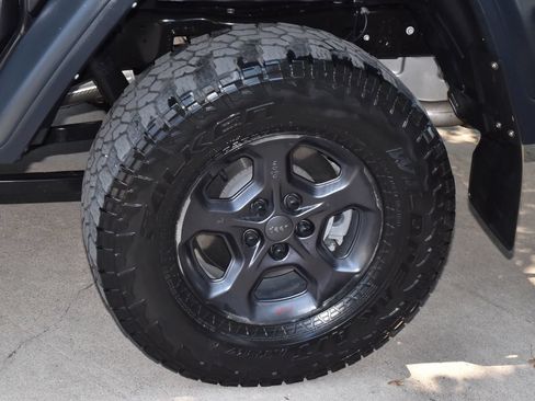 Used 2023 Jeep Gladiator Rubicon w/ Cold Weather Group AWD/4WD image 37