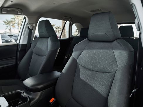 Used 2025 Toyota RAV4 XLE w/ Weather Package image 17