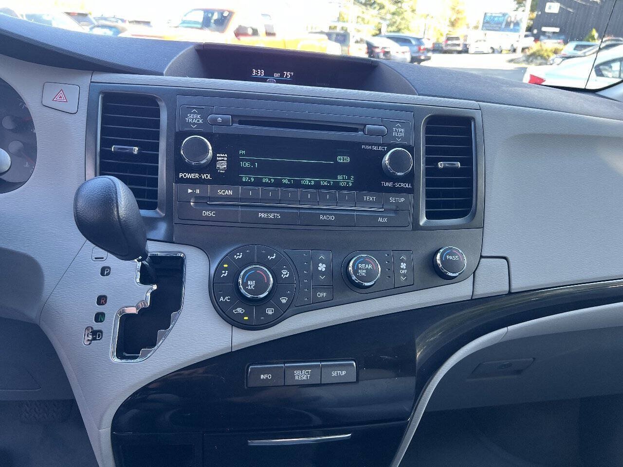 Used 2012 Toyota Sienna LE w/ Towing Pkg AWD/4WD image 34