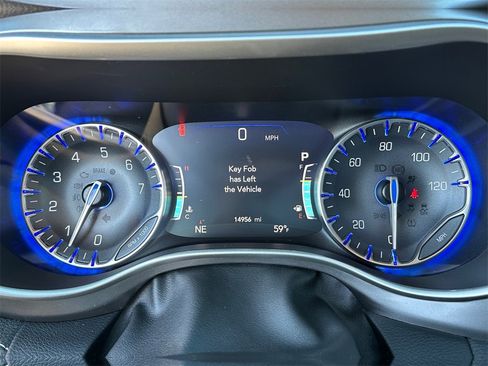 Used 2023 Chrysler Pacifica Touring-L image 29