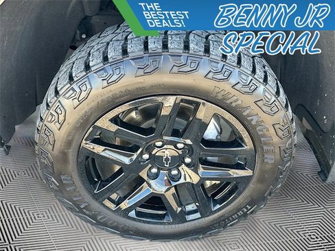 Used 2024 Chevrolet Silverado 1500 Custom Trail Boss w/ LPO, Dark Essentials Package image 29