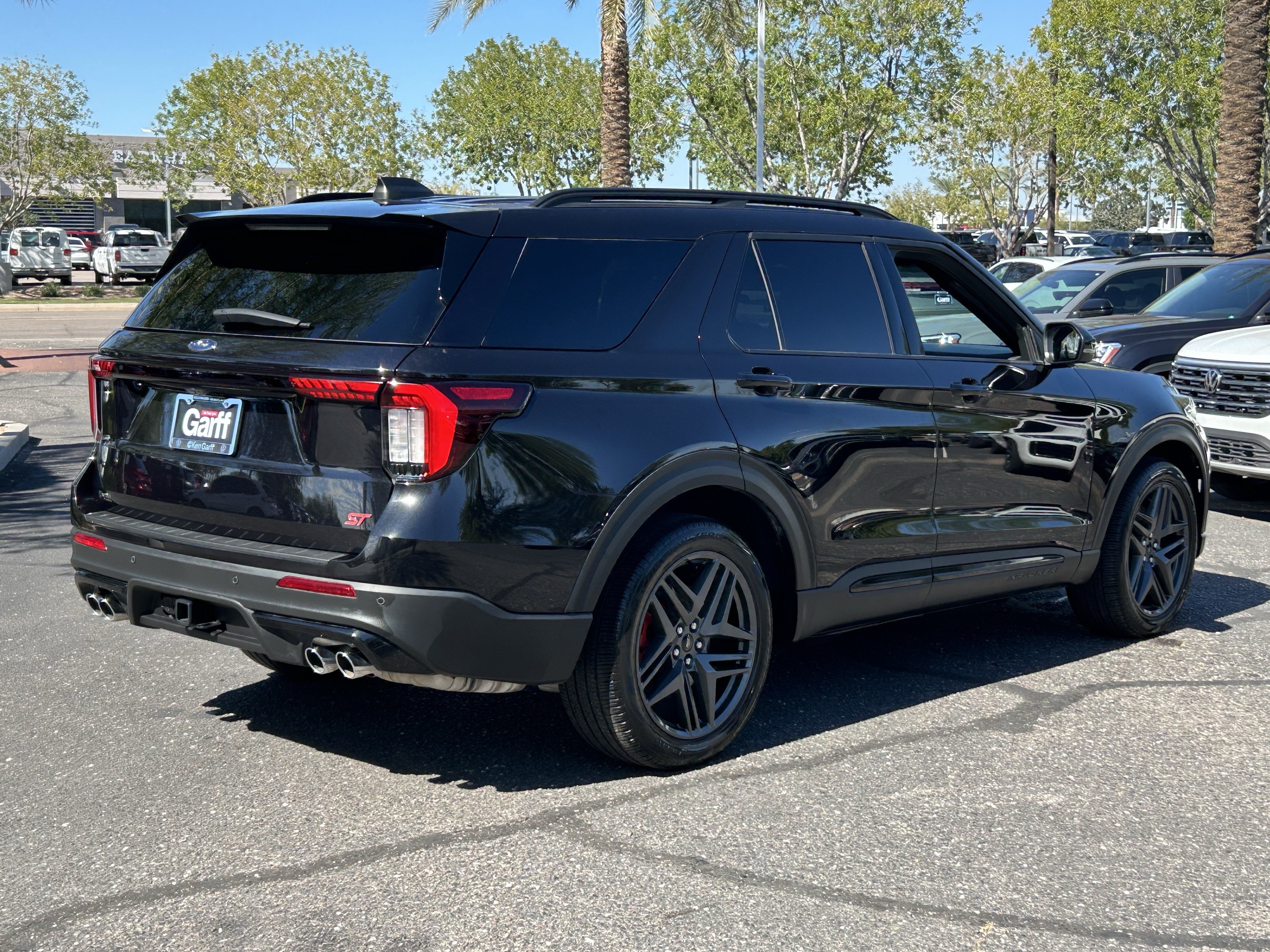 Used 2025 Ford Explorer ST AWD/4WD image 4