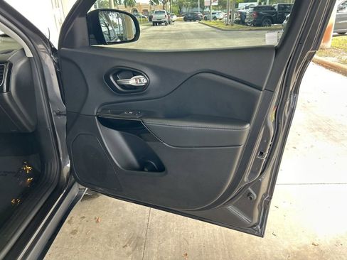 Used 2023 Jeep Cherokee Altitude Lux image 26