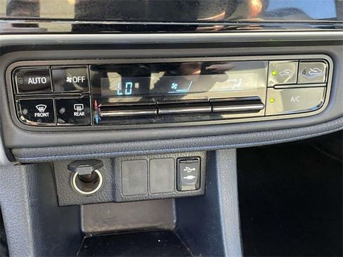 Used 2017 Toyota Corolla SE image 26