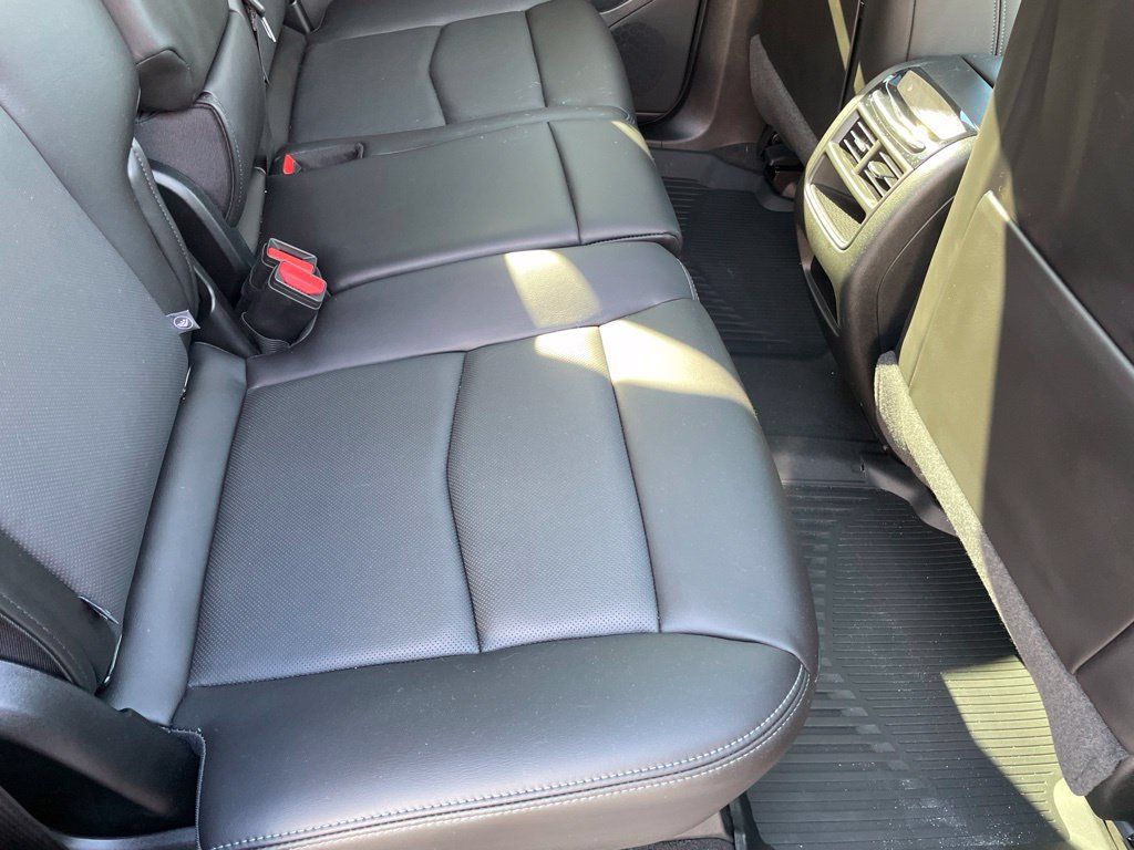Used 2025 Cadillac XT5 Sportv w/ LPO, Bronce Accent Package AWD/4WD image 15