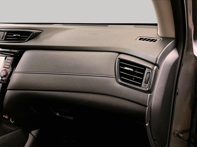 Used 2018 Nissan Rogue SV AWD/4WD image 16