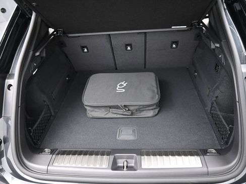 New 2026 Porsche Macan Turbo Electric image 33