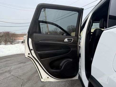 Used 2021 Jeep Grand Cherokee Limited AWD/4WD image 19