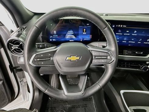Used 2026 Chevrolet Equinox LT FWD image 11