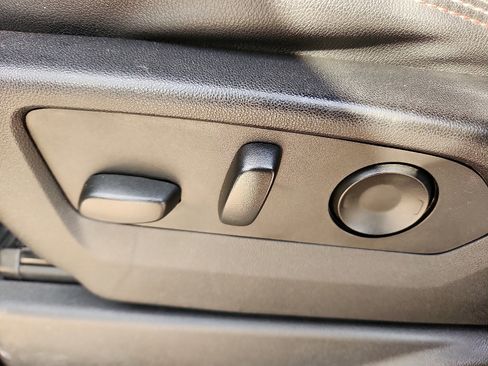 Used 2022 Chevrolet Suburban RST w/ Sport Performance Package image 13