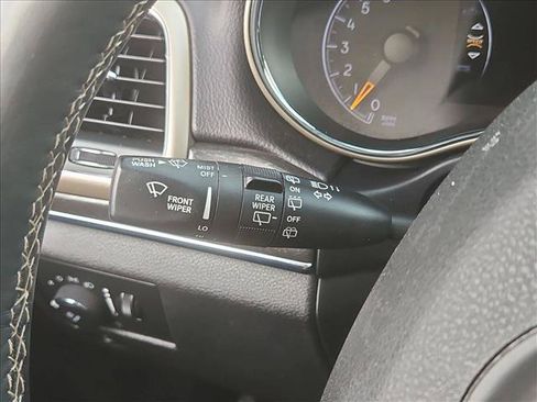 Used 2017 Jeep Grand Cherokee Limited RWD image 16