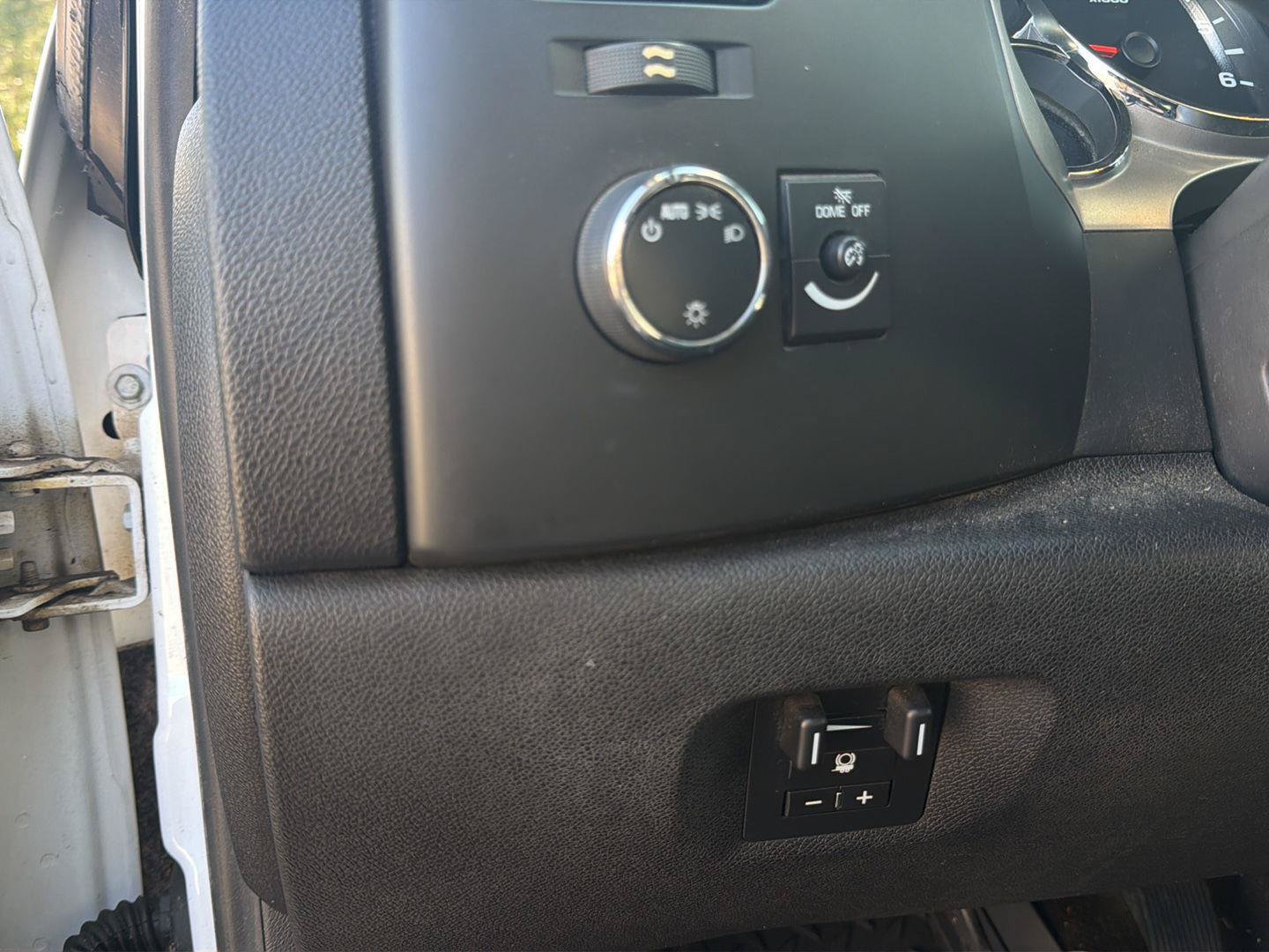 Used 2011 Chevrolet Silverado 2500 LT AWD/4WD image 24