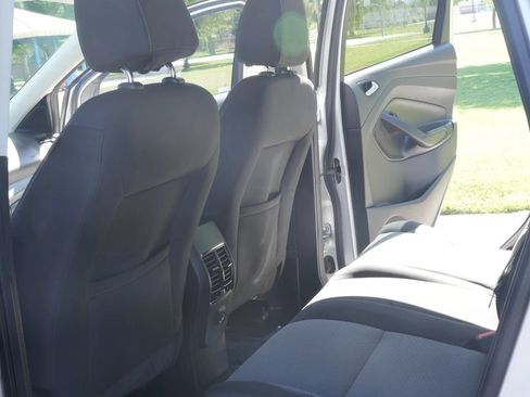 Used 2017 Ford Escape SE FWD image 6