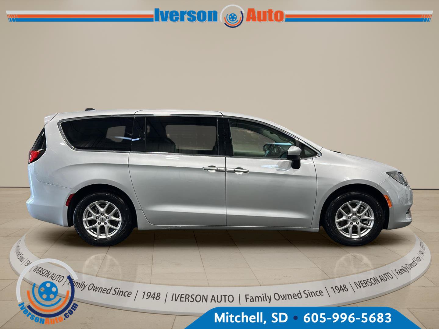 Used 2023 Chrysler Voyager LX FWD image 8