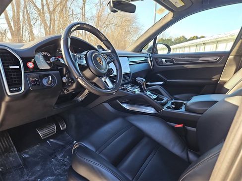 Certified 2020 Porsche Cayenne Turbo image 4