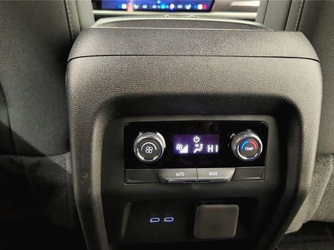New 2026 Chevrolet Traverse LT w/ Midnight/Sport Edition FWD image 39